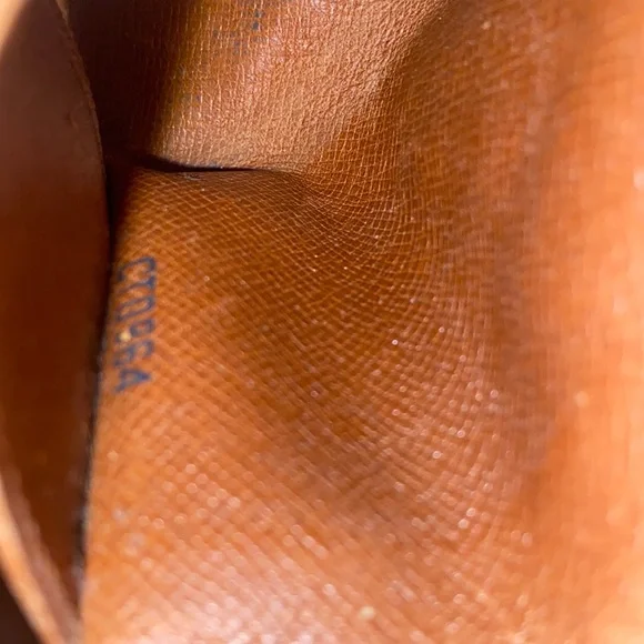 Louis Vuitton Monogram Key Holder - Picture 9 of 10